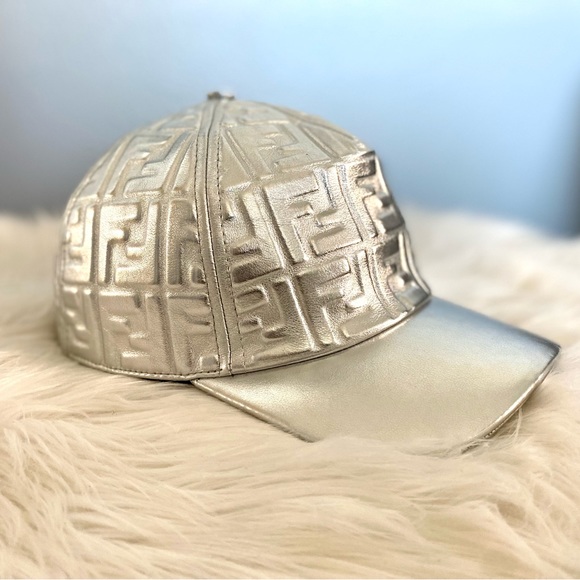 Limited Edition! Nicki Minaj x FENDI “Prints On” FW19 Capsule Collection - Picture 3 of 9